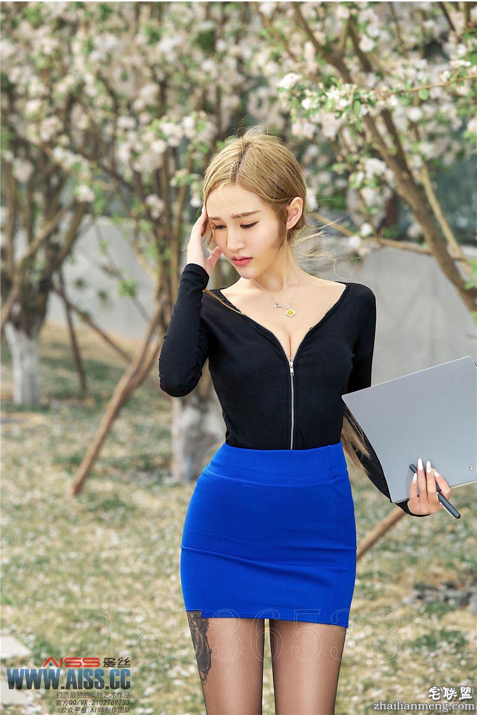 [爱丝] 养眼气质小秘书性感丝袜户外高清美女写真图片 第118期第9张