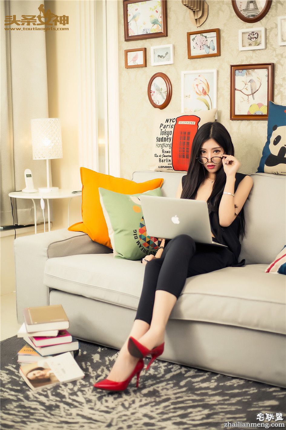 [头条女神] 长腿长发女秘书COCO黑丝极致诱惑 第033期第3张