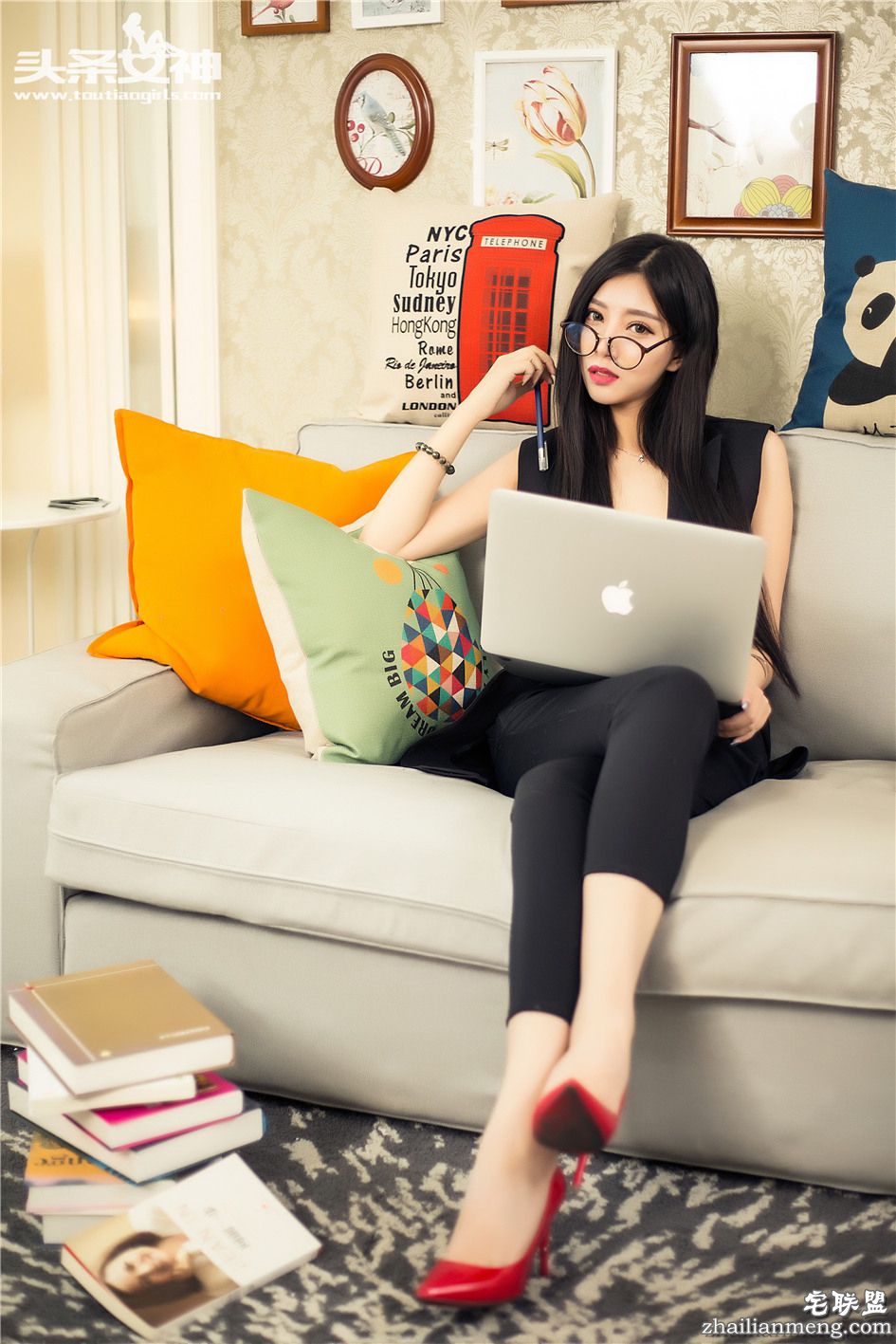 [头条女神] 长腿长发女秘书COCO黑丝极致诱惑 第033期第2张