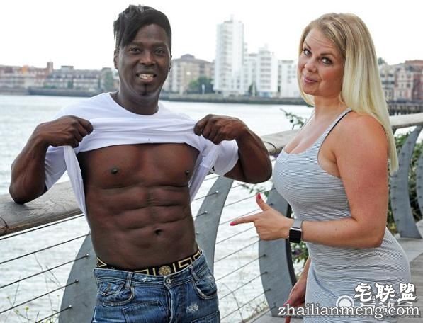 英国56岁男子每年17万保养