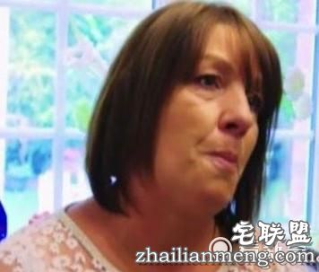 女子害怕看牙医,牙掉了用502胶水粘住,医牙竟把全副身家搭进