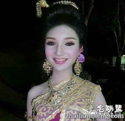 泰国混血洋娃娃爆红,这么美却是15岁少年!