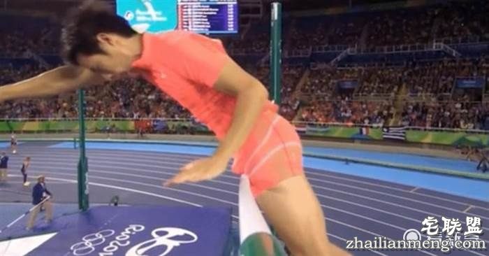 「失去奖牌的痛+男人的痛..」日本撑竿跳选手小竿撞到大竿