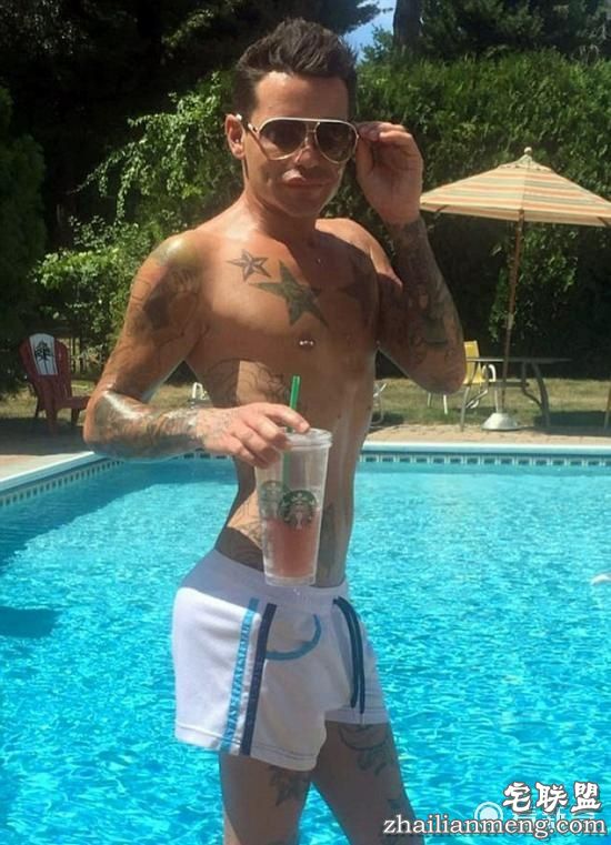 美男子整容上百次