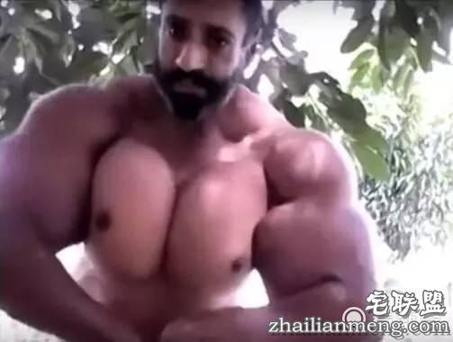 说出来你们可能不信,他的胸比好多妹纸的都要大!