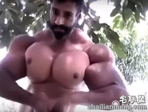 说出来你们可能不信,他的胸比好多妹纸的都要大!