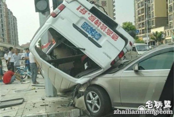 俩司机开车斗气