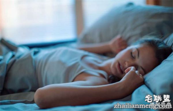 科学已经证实了“只要你睡觉吹冷气”就能瘦身,而且这么做的人还会活得比较长--趣味说