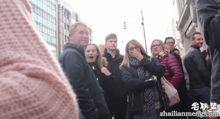 她在街头借卫生棉,血崩的瞬间所有人都震惊了