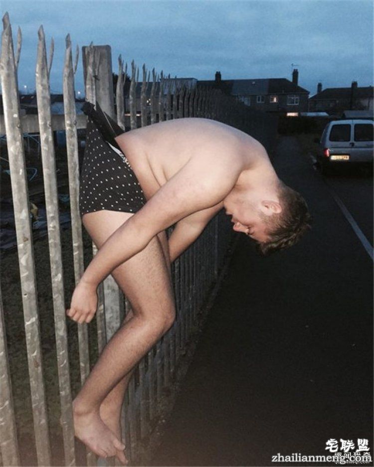 他醉酒照被传到网上后,又被神奇的网友玩坏了