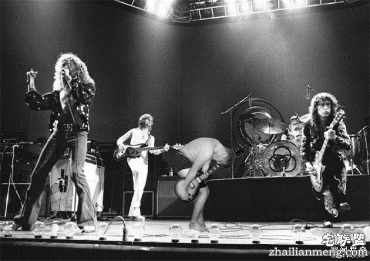 他醉酒照被传到网上后,又被神奇的网友玩坏了