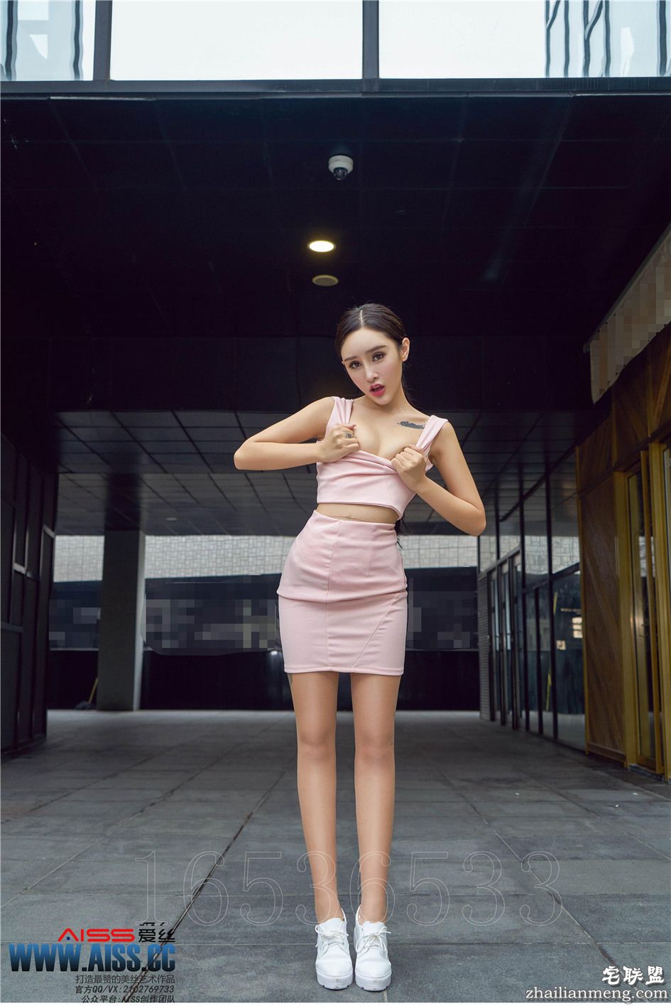 [爱丝] 街拍连体丝袜美女欣杨修长美腿写真摄影图片 第139期第12张