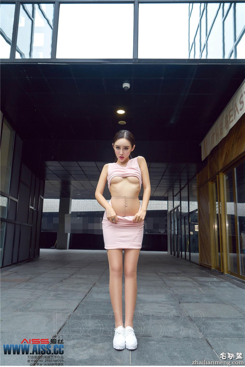 [爱丝] 街拍连体丝袜美女欣杨修长美腿写真摄影图片 第139期第16张