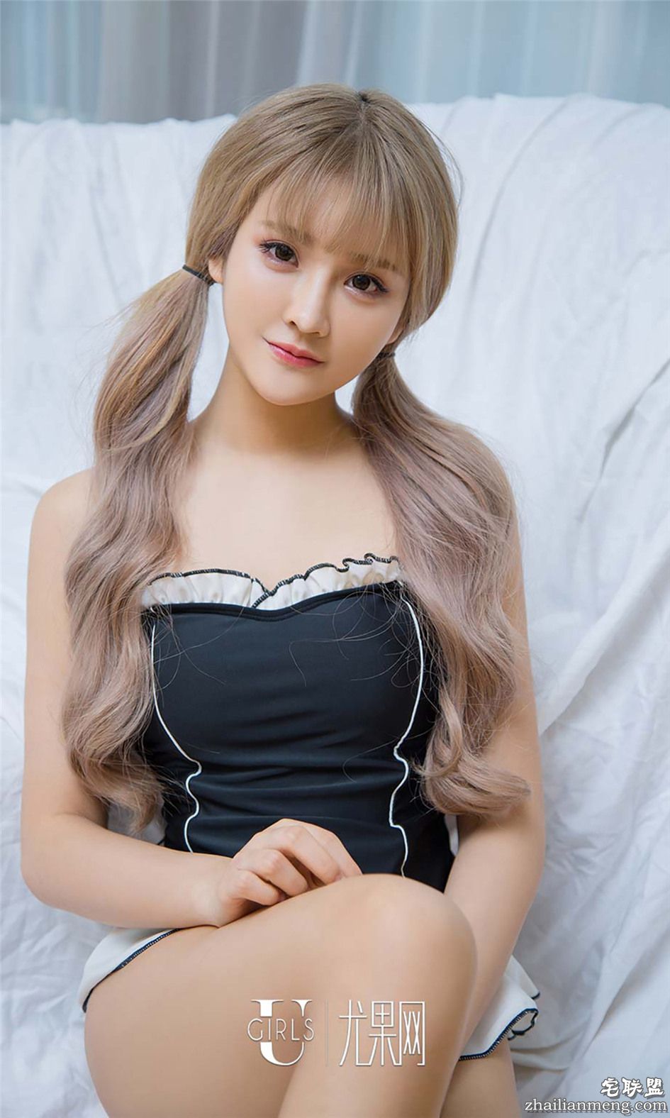 [尤果网] 金发淑女依依迷人居家写真 第476期第4张