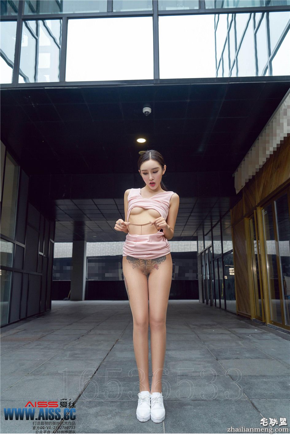 [爱丝] 街拍连体丝袜美女欣杨修长美腿写真摄影图片 第139期第14张