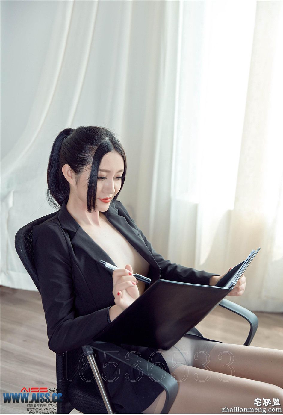 [爱丝] 性感长腿丝袜女秘书办公室无内诱惑 第143期第2张