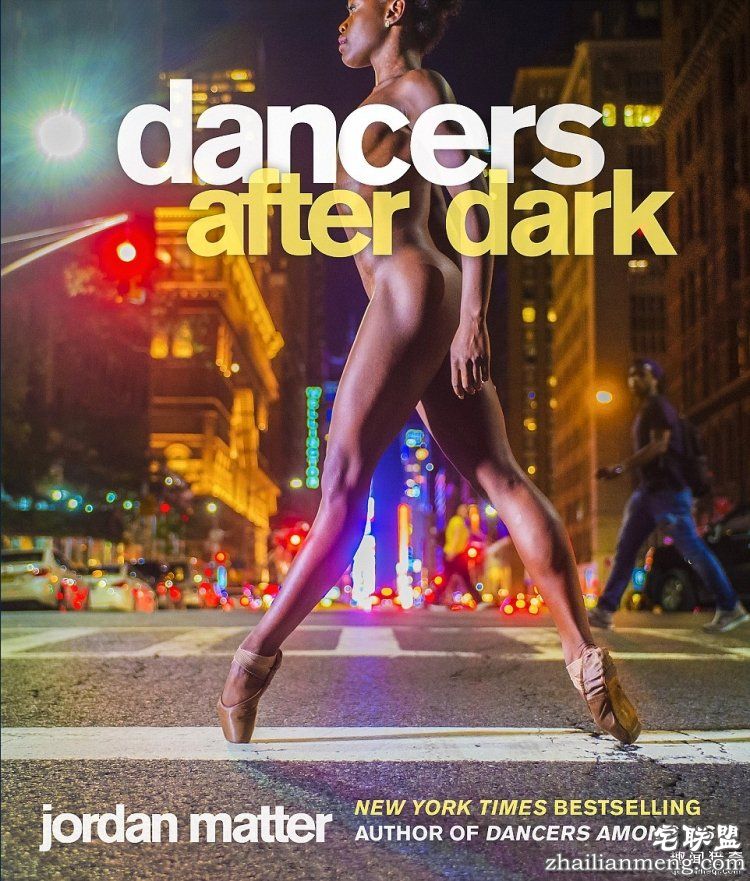 25个男女在大街上裸体跳芭蕾,这画面还挺艺术的