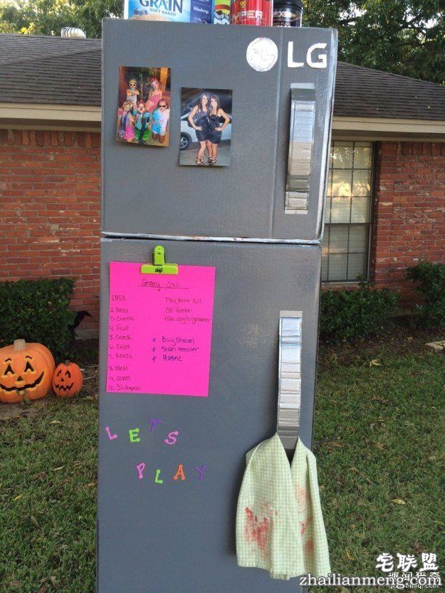 媽媽扮成冰箱裡的「冷凍死人頭」已經嚇死上萬人,冰箱門關起來讓我笑噴了!