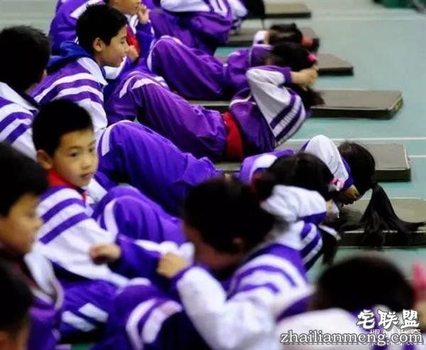 仰卧起坐会导致瘫痪?国外已叫停