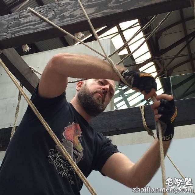 捆绑艺术家用绳索绑出超美一幅画