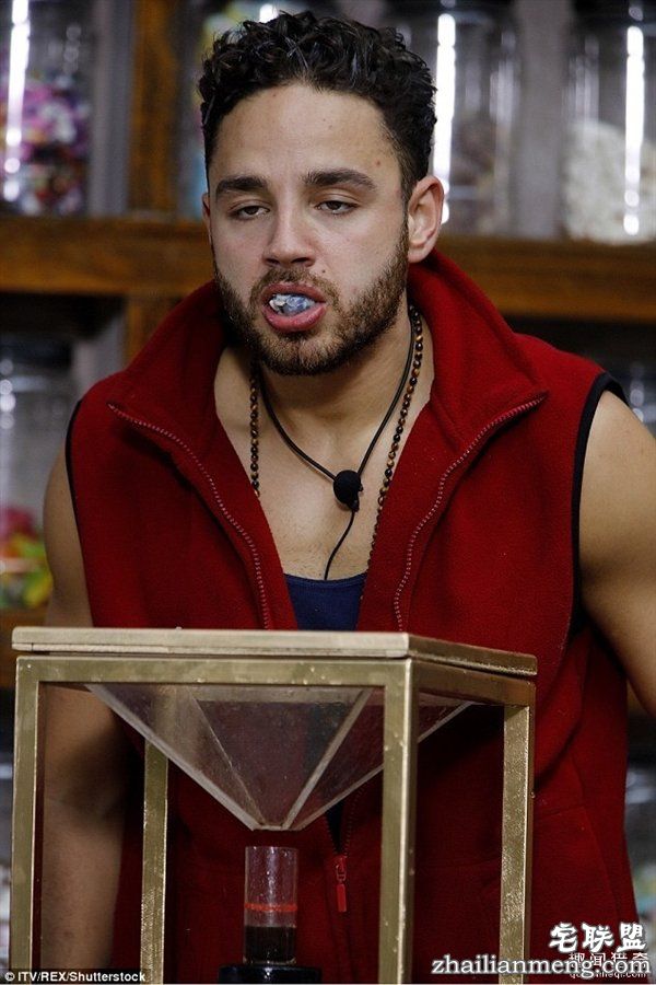 重口味网红:真人秀口含蜘蛛蟑螂