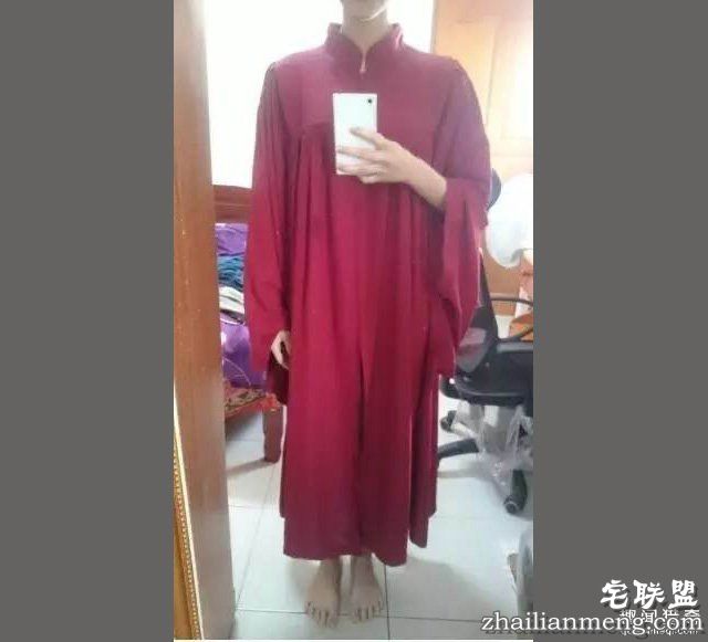 把件学士服玩得这么溜,台湾的女同学你也是够了!