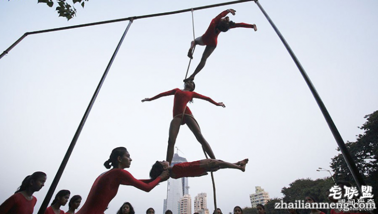 就是想红!所以印度人才拼命开挂自拍晒照