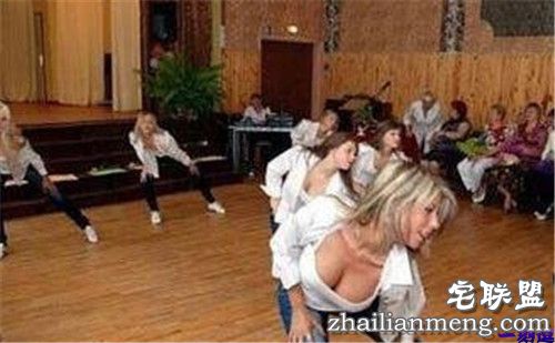 一对男女终于修得正果