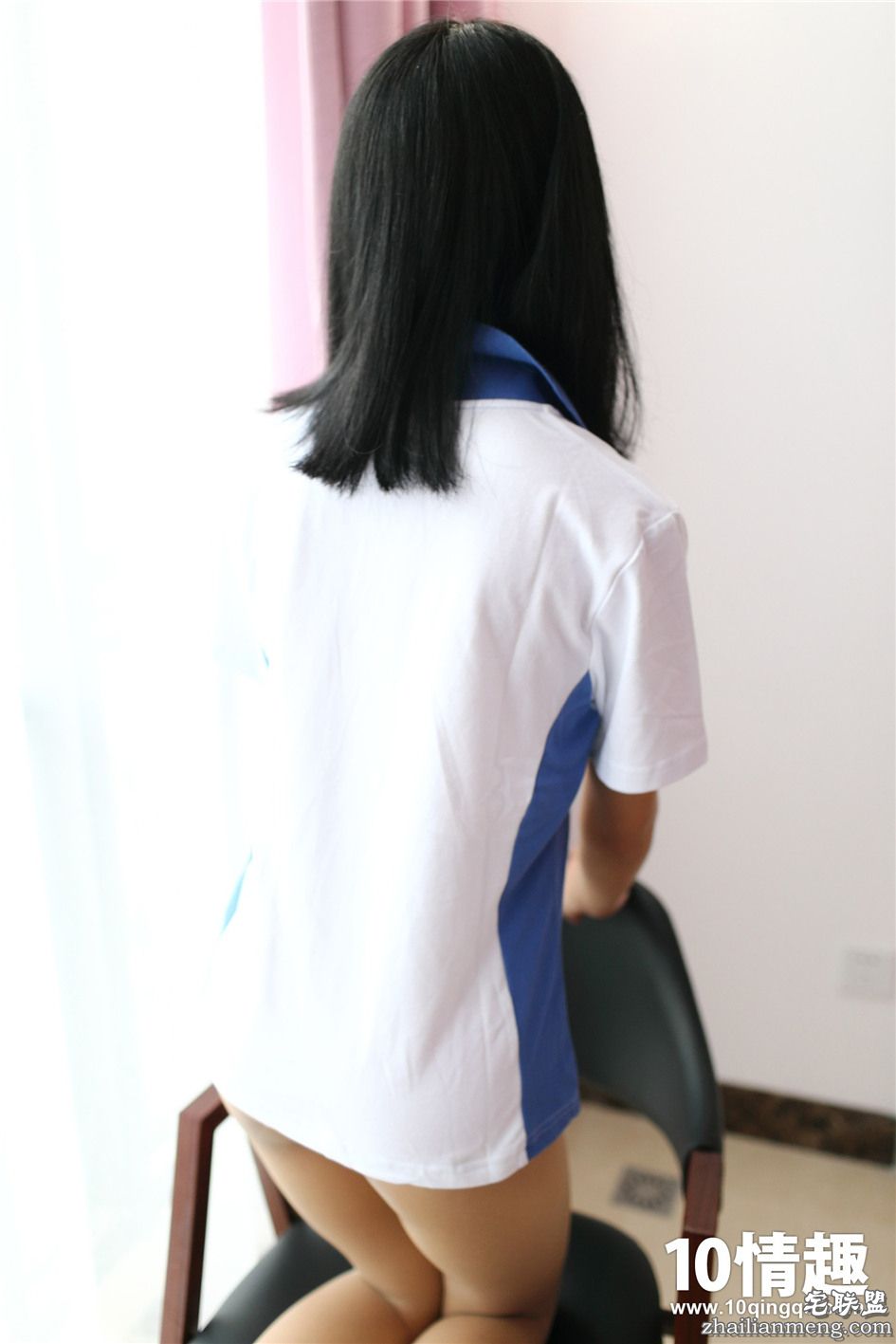 [ROSI] 丝袜学生妹照片第7张