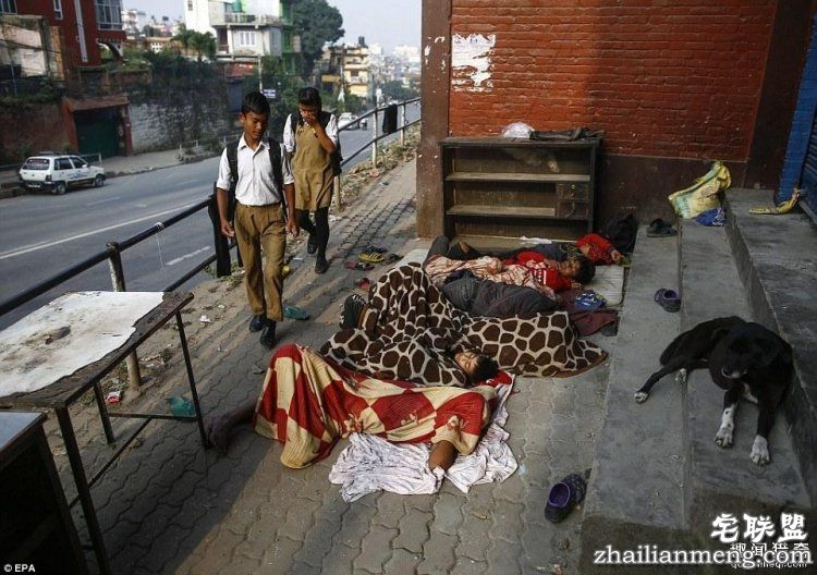 相比于吸雾霾,他们吸的东西才更叫人心寒