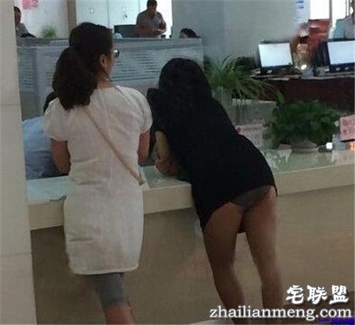 一对男女终于修得正果