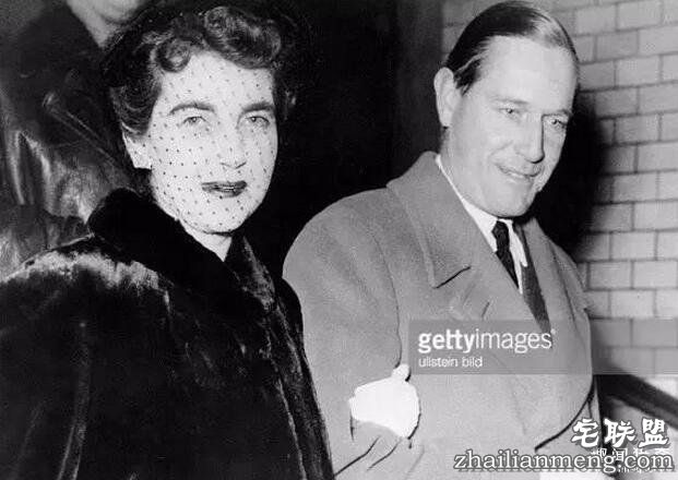 她是上世纪最有钱女人,离婚7次睡遍王子和明星