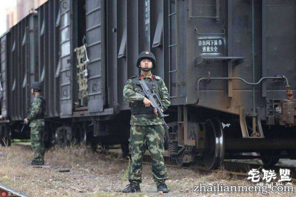 睡在钱堆里是什么感觉的?揭秘押钞官兵的生活 第5张图片