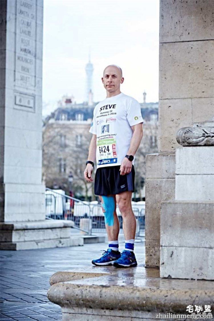 他一年内跑20场马拉松,疯狂的背后只为了故去的妻子