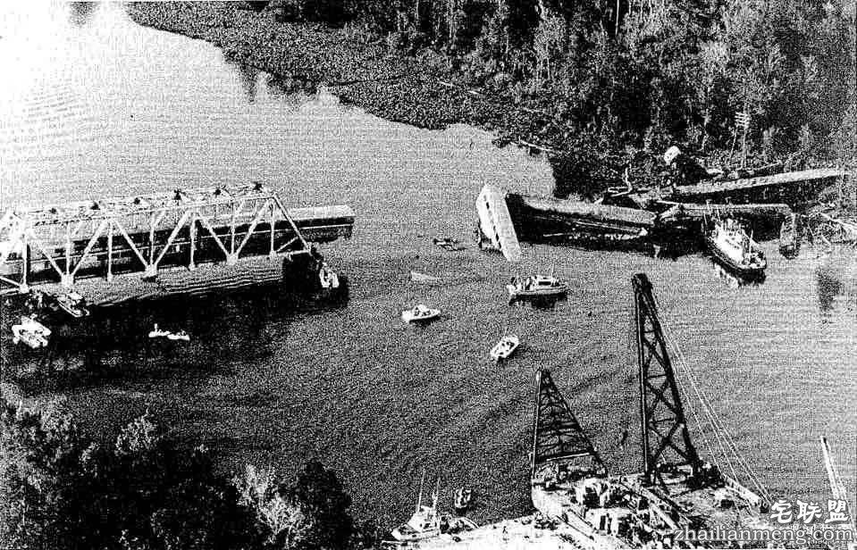 没有高铁就算了, 这个国家的火车还总出轨!