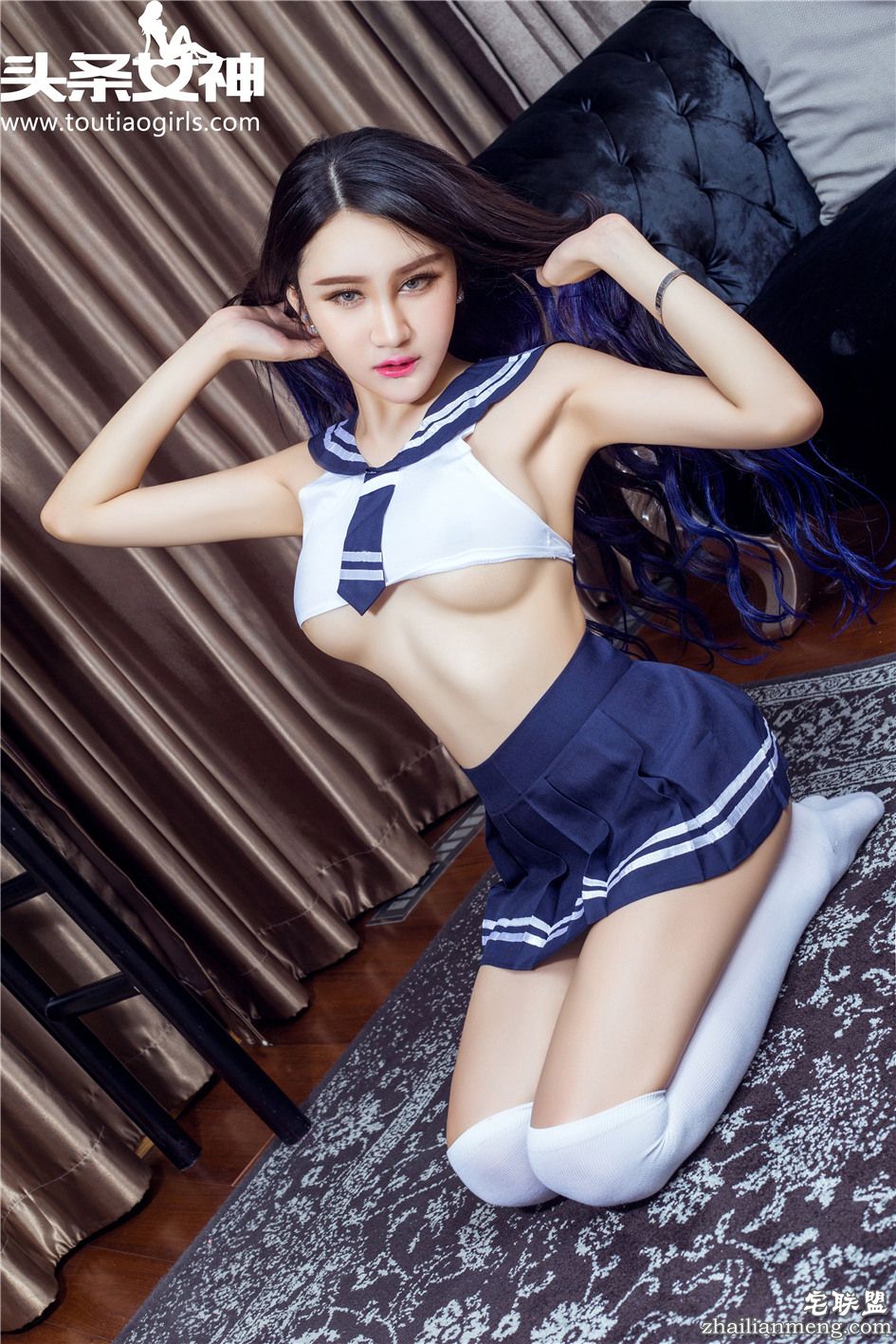 [头条女神] 酥胸嫩模信悦儿性感制服白丝妖艳写真 第147期第5张