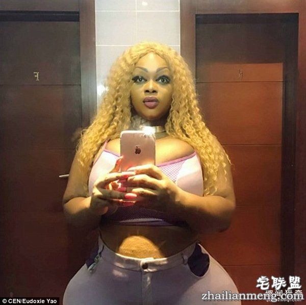 不忍直视!西非女子因巨臀网络爆红 太夸张…