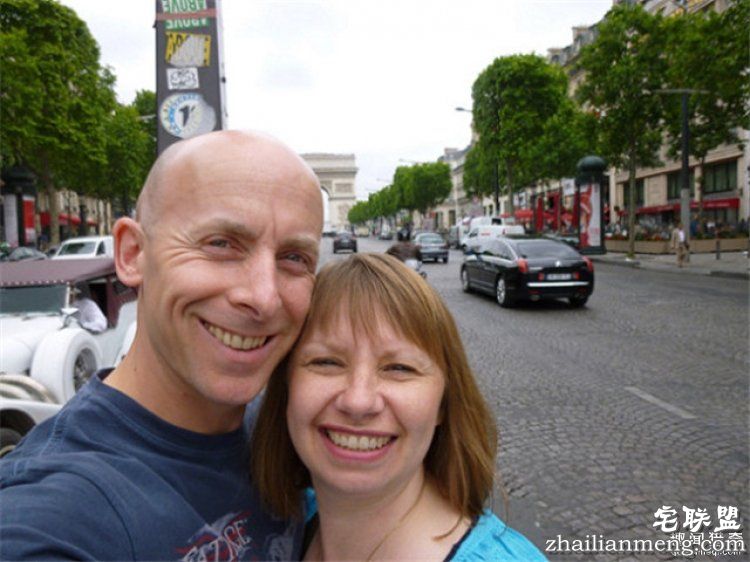 他一年内跑20场马拉松,疯狂的背后只为了故去的妻子