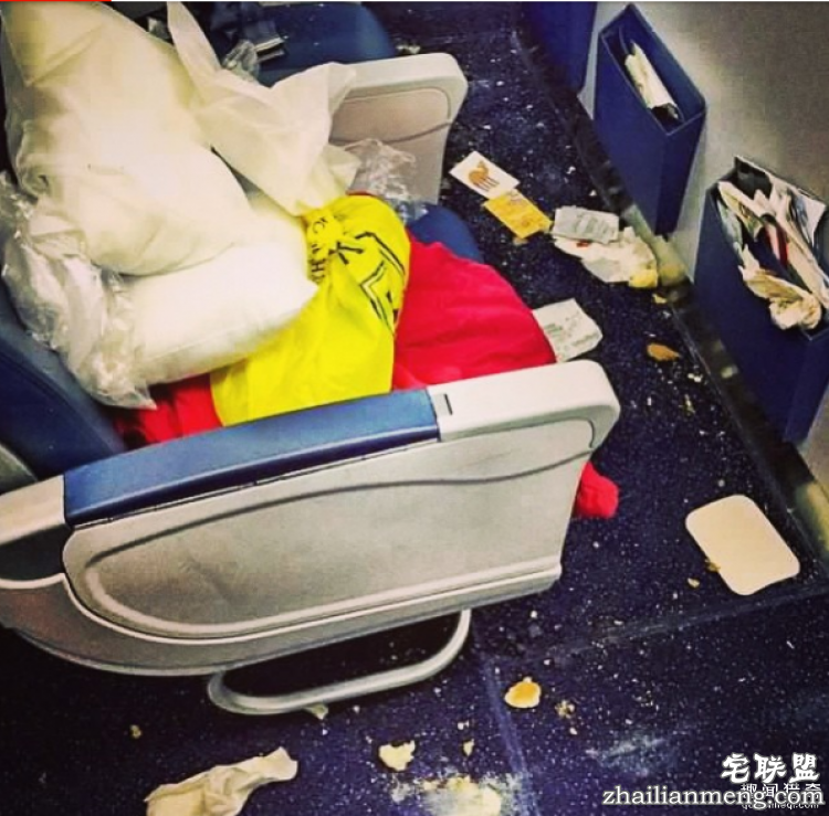 脱鞋、裸体、啪啪啪…这五种坐飞机遭遇的难以忍受的行为你最讨厌哪一种?