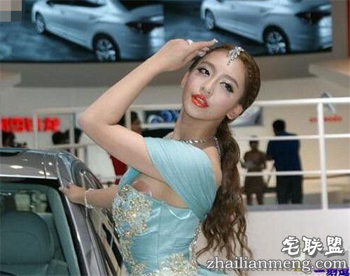 一屁股很翘的妹子