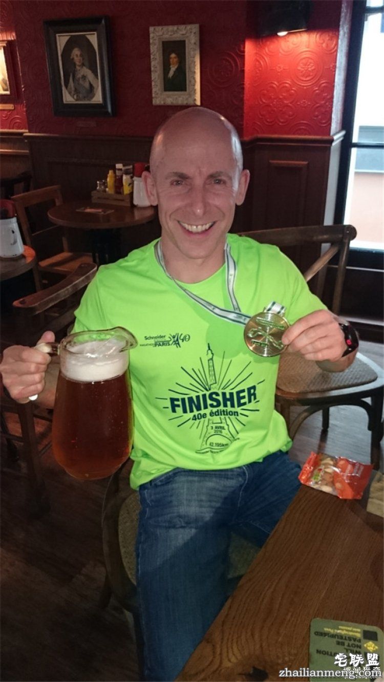 他一年内跑20场马拉松,疯狂的背后只为了故去的妻子