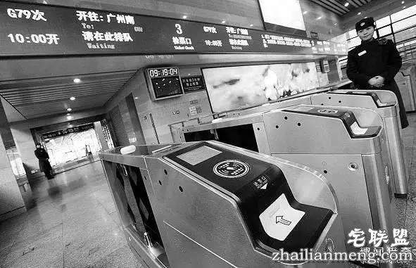 没有高铁就算了, 这个国家的火车还总出轨!