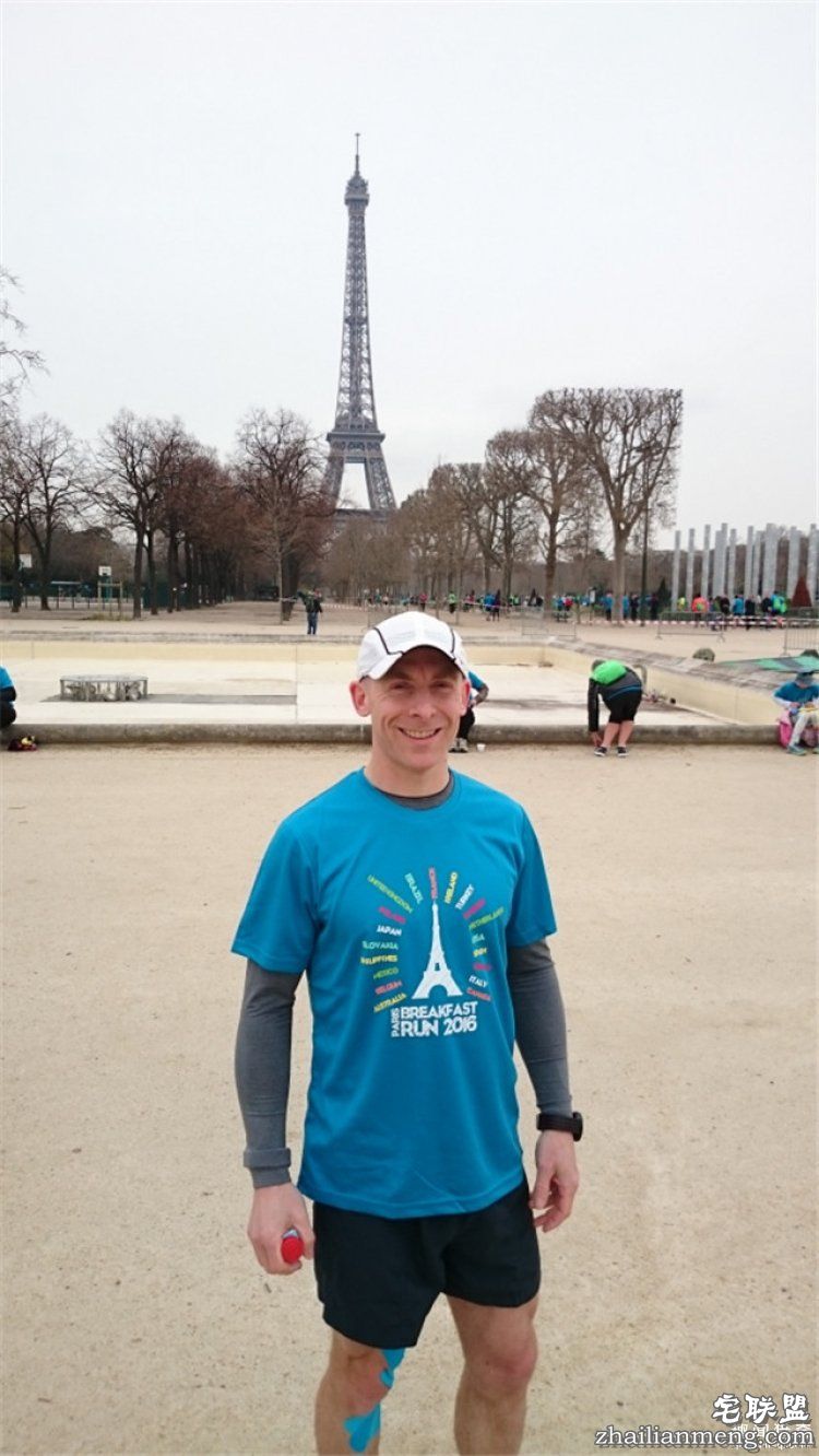 他一年内跑20场马拉松,疯狂的背后只为了故去的妻子