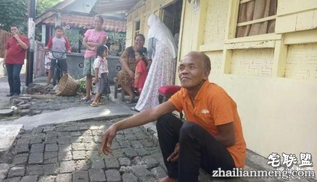 62岁男子在「车祸中丧命」妻子伤心不已,但1年后他竟在农历七月「奇蹟复活」....妻子都吓晕了!