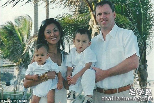 惊人!整形医生妻子被“重新设计”:43岁变尤物