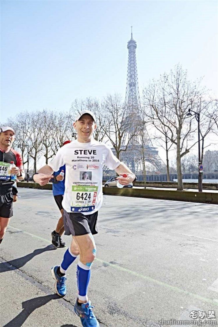 他一年内跑20场马拉松,疯狂的背后只为了故去的妻子
