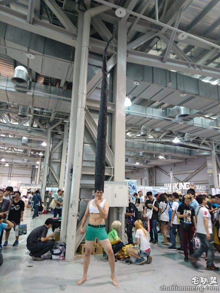 哥们你火了,这头发高的,简直要上天!