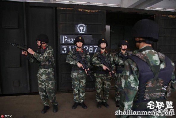 睡在钱堆里是什么感觉的?揭秘押钞官兵的生活 第3张图片