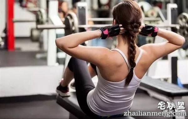 仰卧起坐会导致瘫痪?国外已叫停