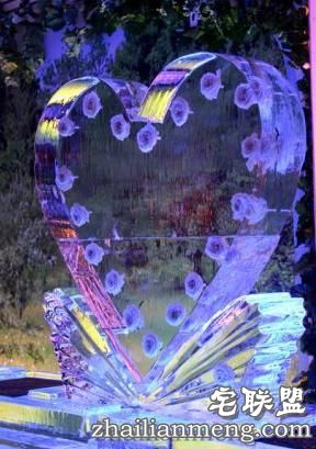 冬天到了，一起去俄罗斯看看战斗民族们的冰雕吧！真漂亮！